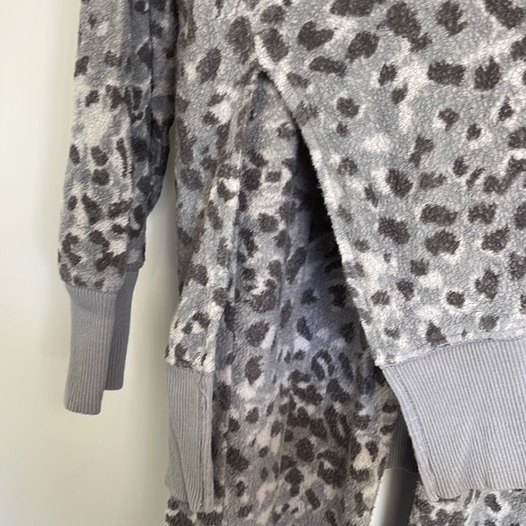 Aerie Animal Print Lounge Set - Picture 4 of 6